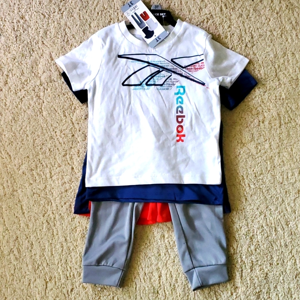 🆕️ REEBOK 4-PIECE SET